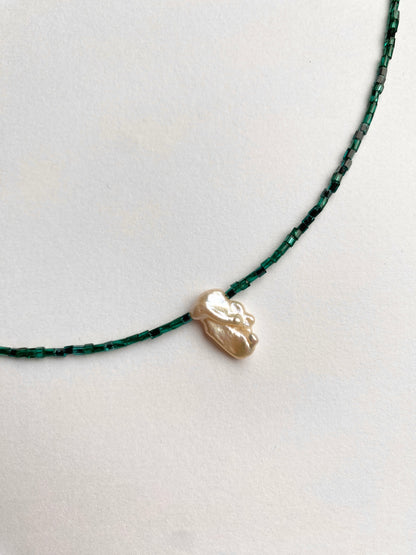 SINGLE PEARL GREEN NECKLACE